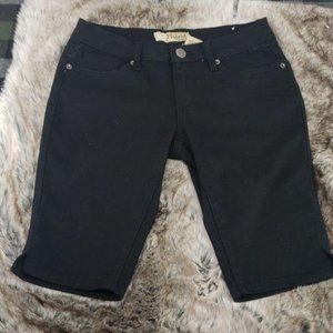 Hybrid & Company‎ black Capri Stretchy shorts